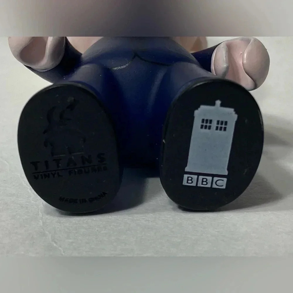 Doctor Who - Titans Vinyl Figure - The  Editor - Picture 3 of 5